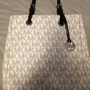 Michael Kors purse great condition